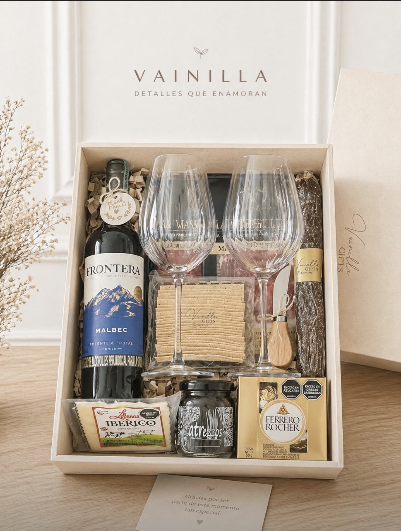 Caja de regalo Vainilla con vino, copas y selección gourmet